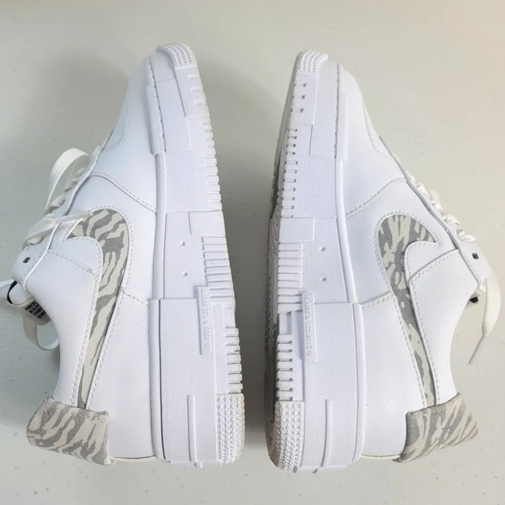 NIKE Air Force 1 White Pixel SE Zebra Sneakers - Picture 9 of 12